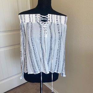Forever21 Contemporary Line Off the shoulder top